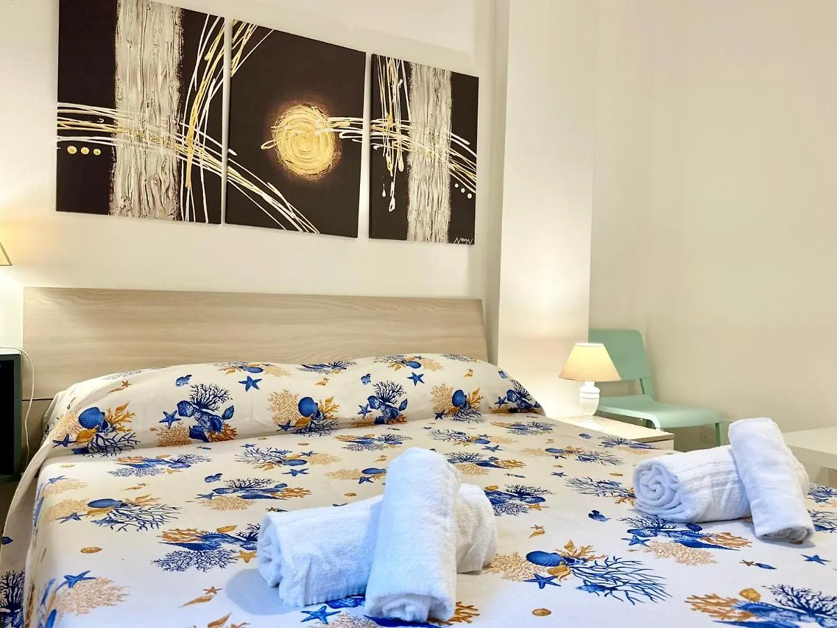 Hostdomus - Garden Suite Finale Ligure 0*,