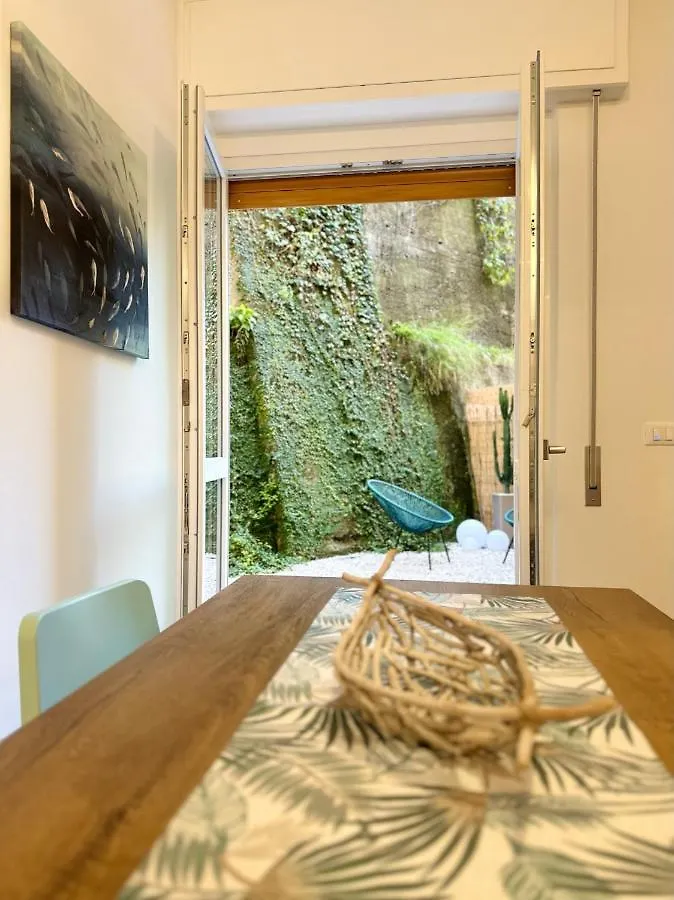 Hostdomus - Garden Suite Finale Ligure 0*,