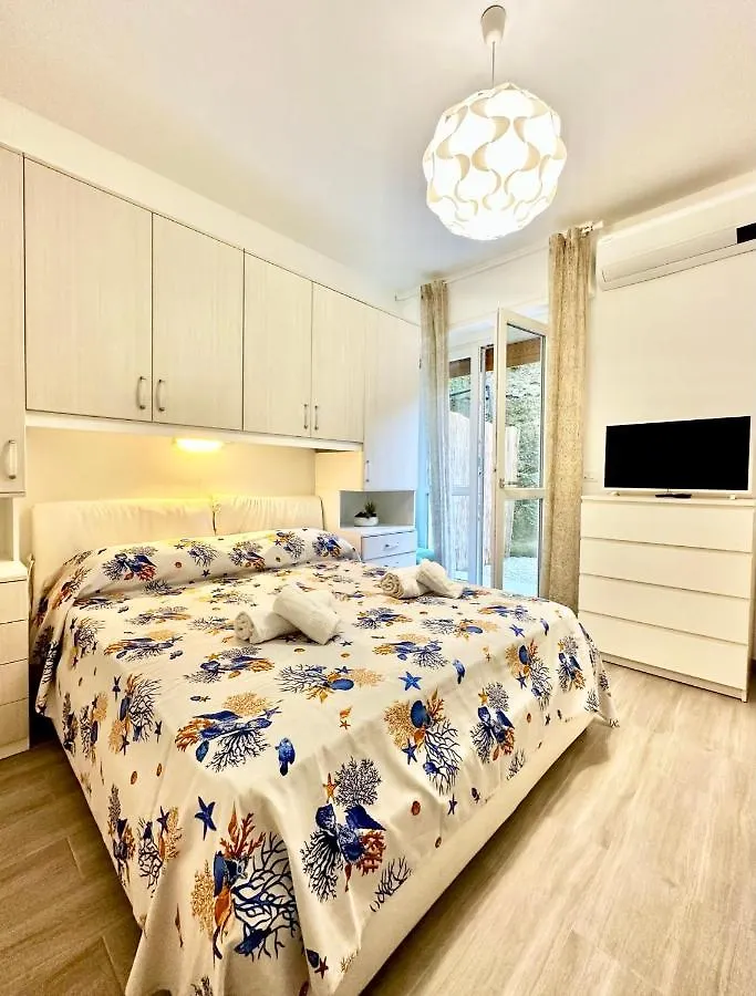 Hostdomus - Garden Suite Finale Ligure Italy